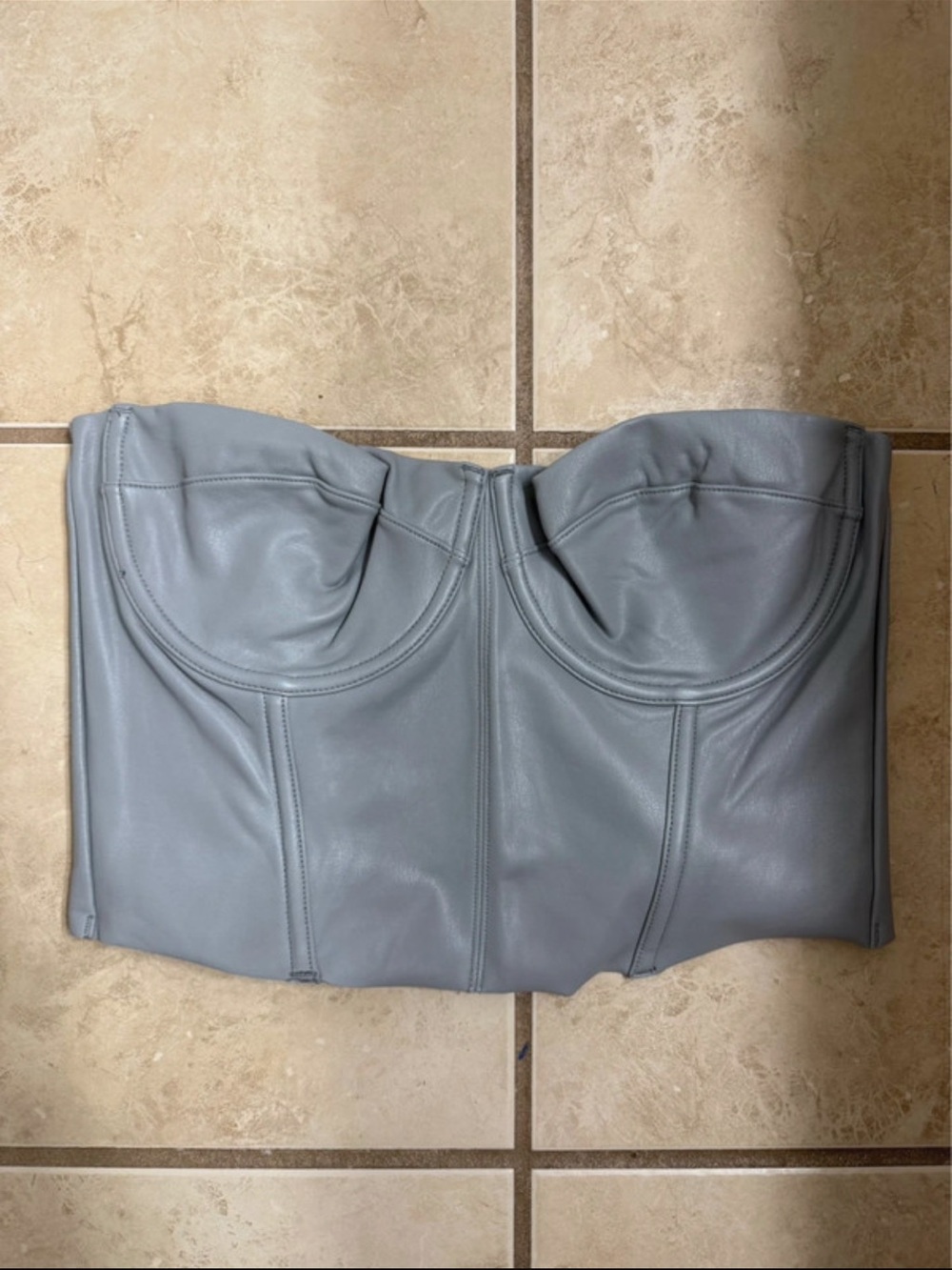 SKIMS Strapless Leather-Look Bustier in Light Gray